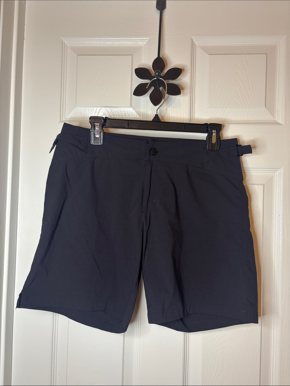 Kathmandu Women’s Black Active Hybrid Shorts Size 10